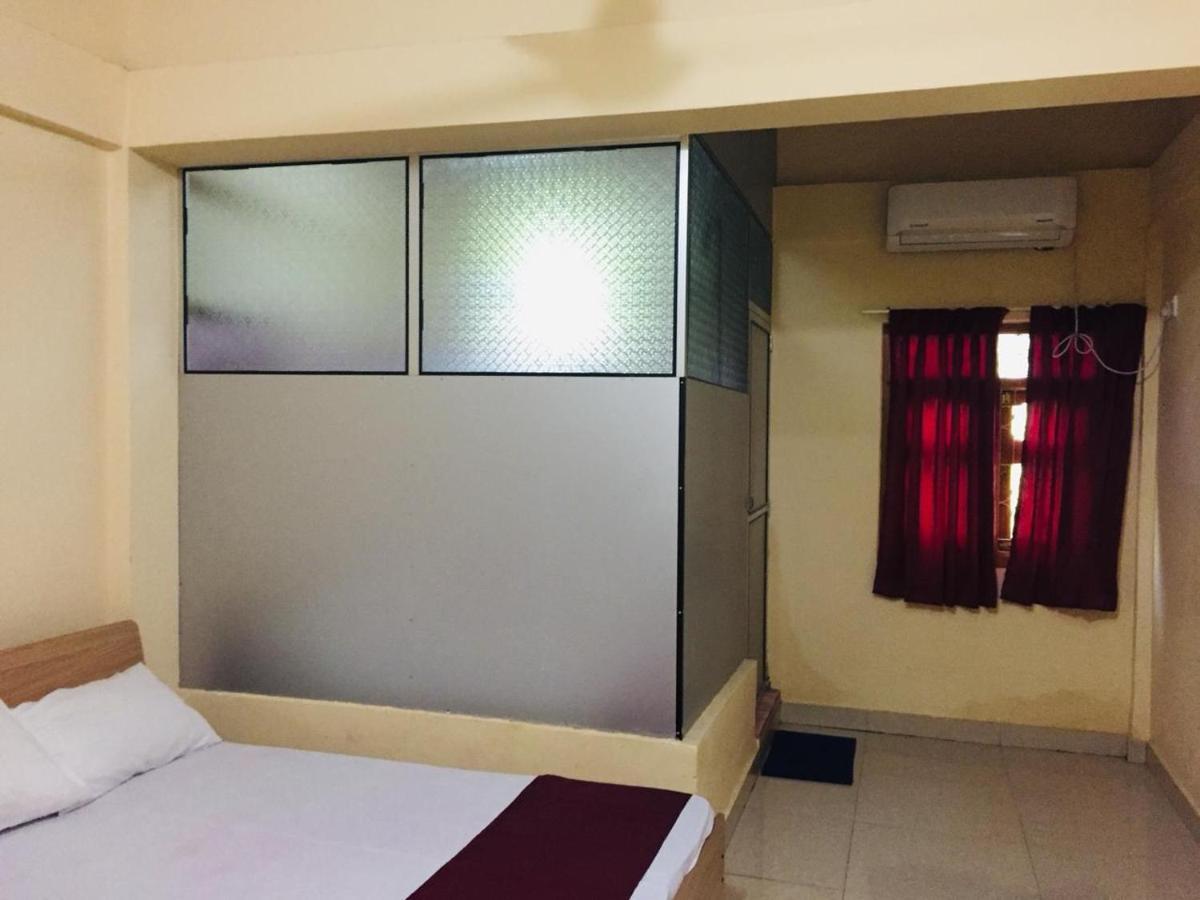 Hb Budget Rest Jaffna Exterior foto