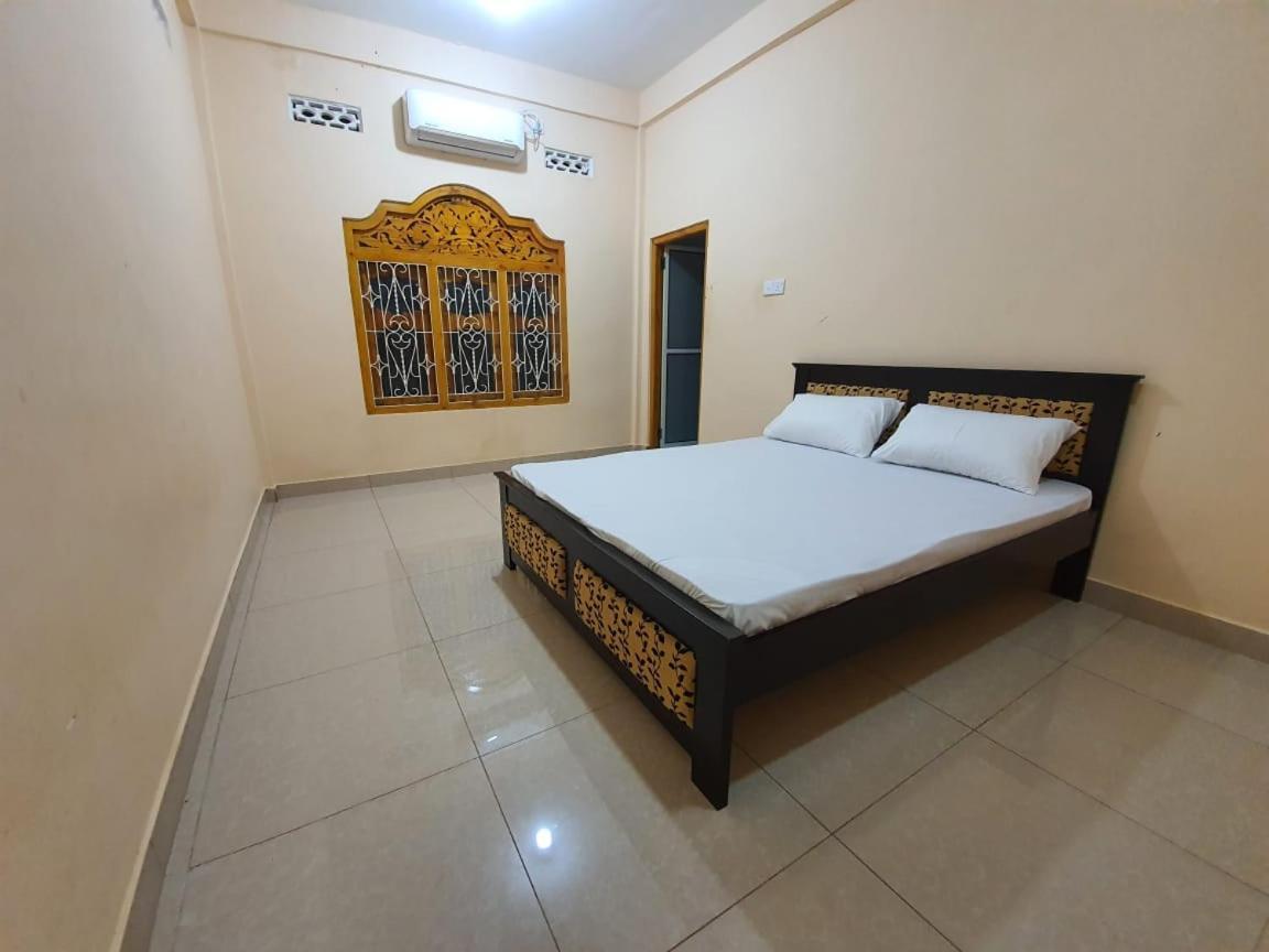 Hb Budget Rest Jaffna Exterior foto