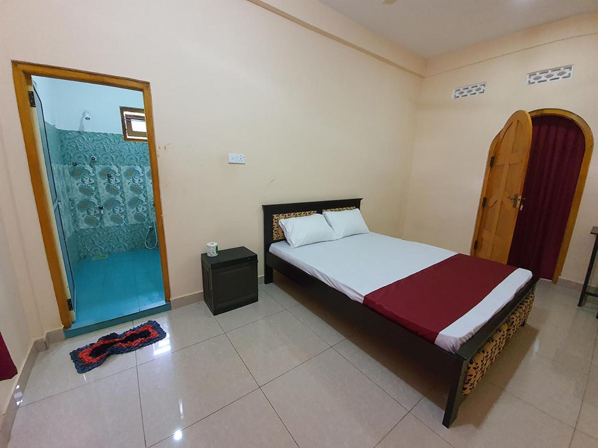 Hb Budget Rest Jaffna Exterior foto